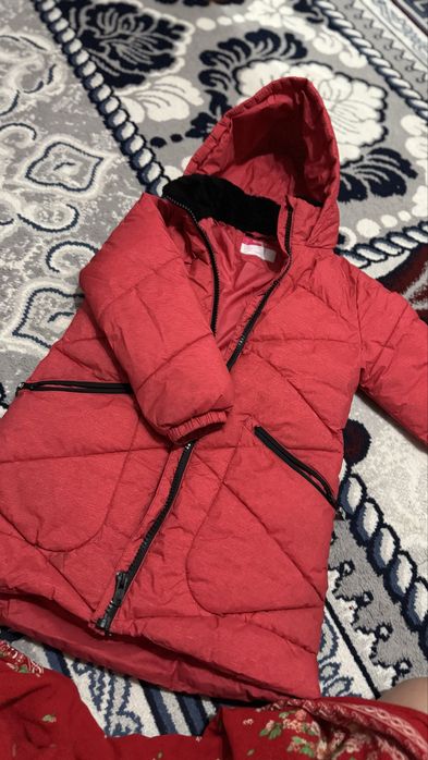 Продам куртку для девочек