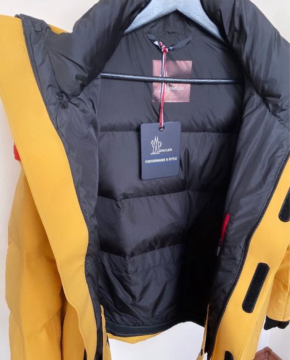 Зимний пуховик Moncler