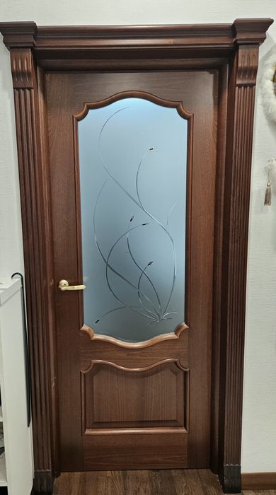 Продам двери натуральное дерево