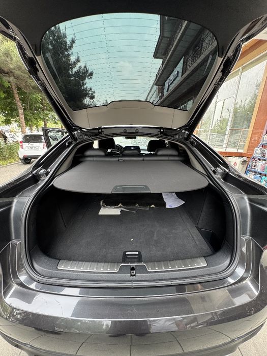 Zoʻr xolatda saqlangan BMW X6