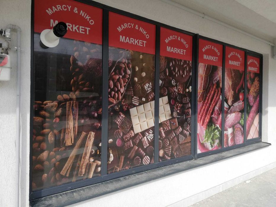 VITRINE magazine - personalizate cu autocolant special!