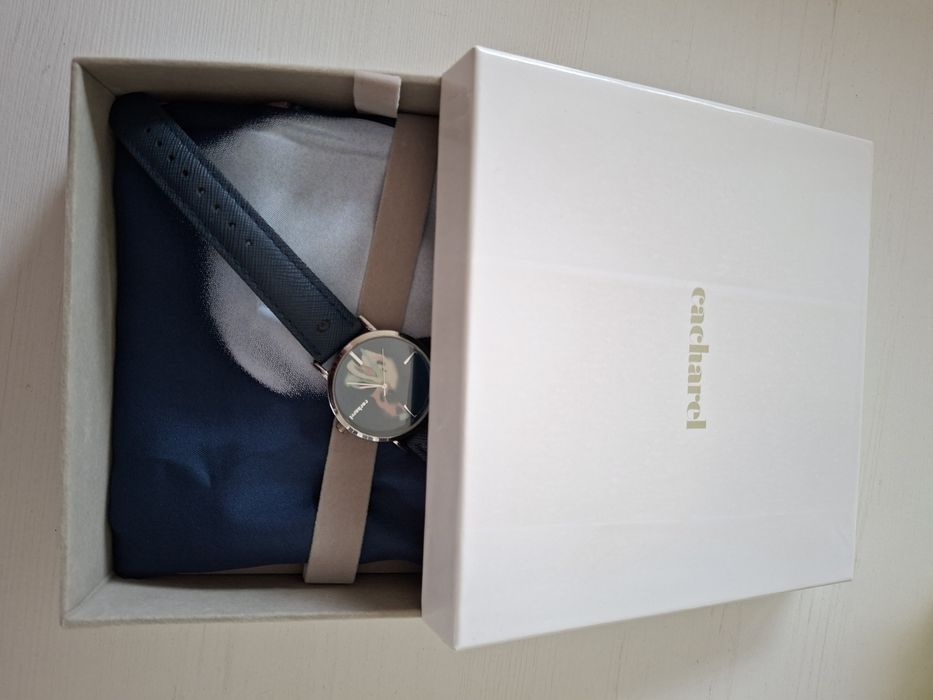 Ceas Cacharel si eșarfă de mătase