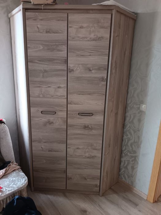 Угловой шкаф срочно