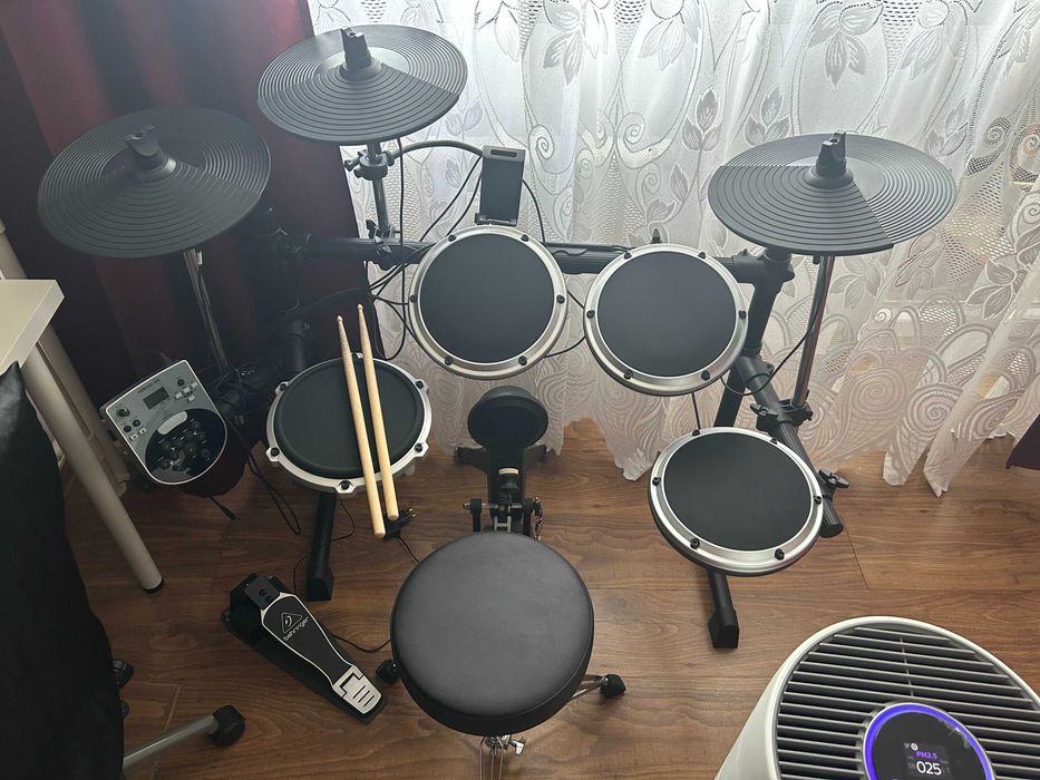 Set tobe electronice Behringer XD8USB - in garantie