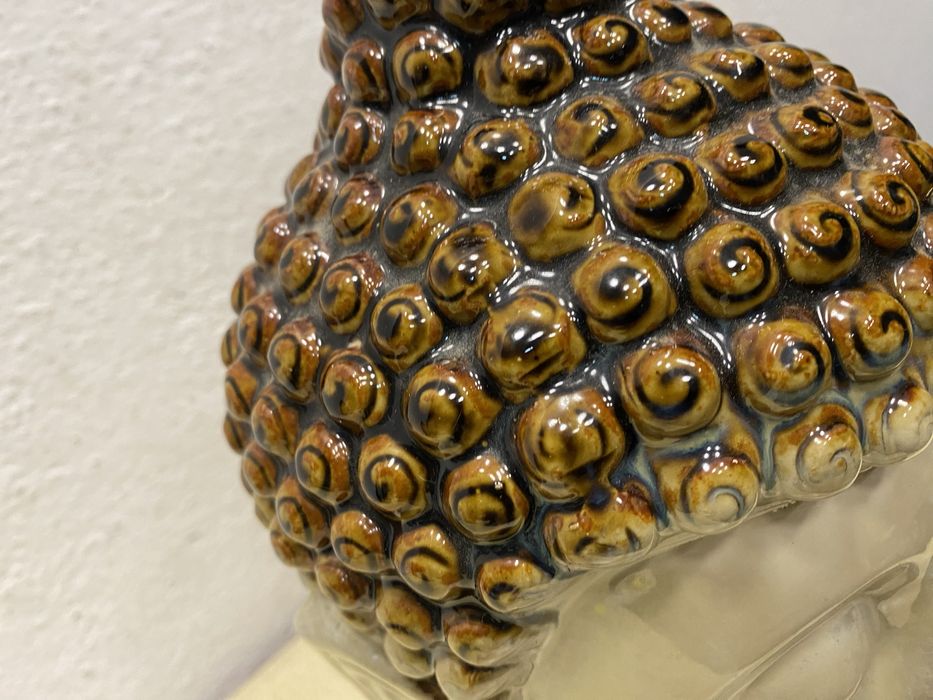 Порцеланов бюст буда