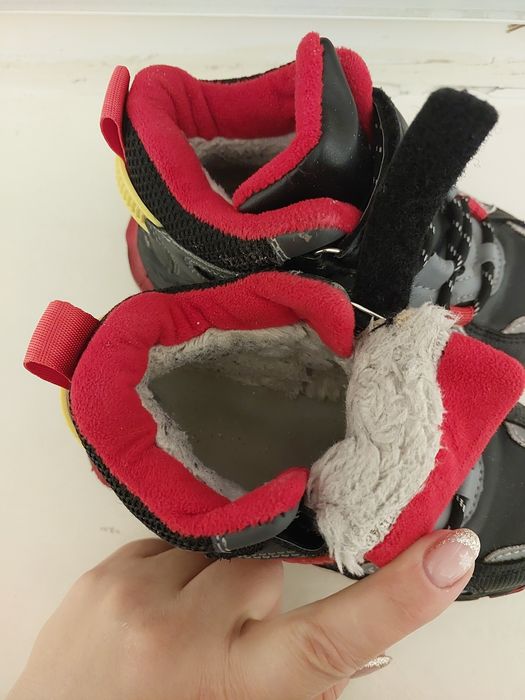 Кроссовки с мехом.  В хорошем состоянии.