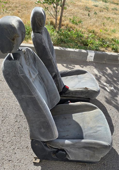 Сидения  передние авто