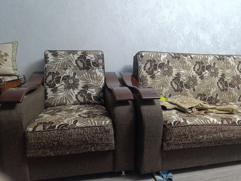 Продаю комплект мягкой мебели