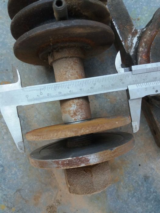 Продавам ос с щтендри /поставка за лагери / за циркуляр