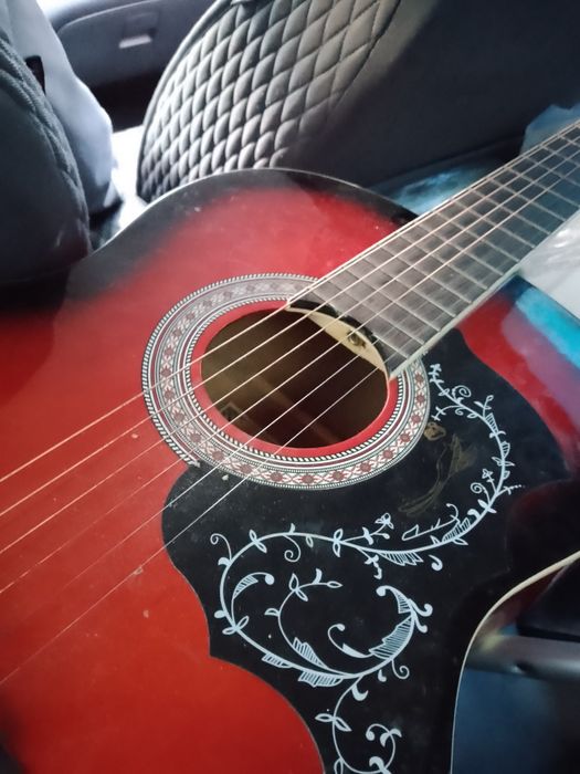 Гитара продаю почти новая