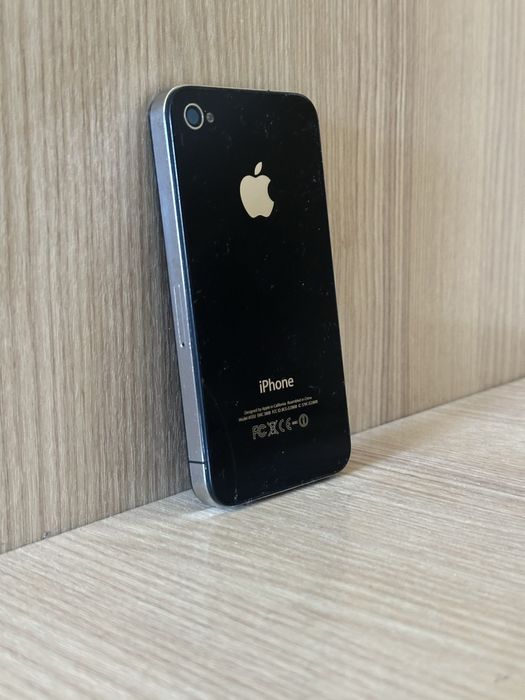 iPhone 4 / Black / 16GB / iOS 6