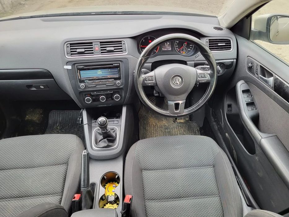 dezmembram volkswagen jetta 2014 bara fata/capota/ aripa / trager / fa
