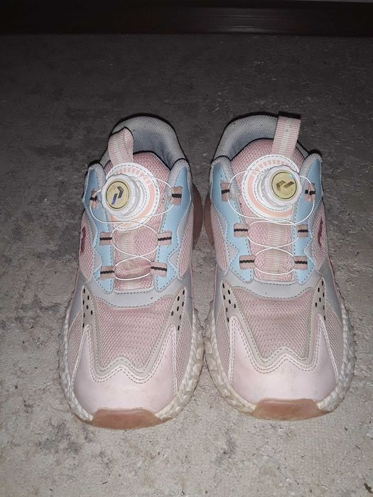 Продам кроссовки. (Женский,девчатии). Р-37.