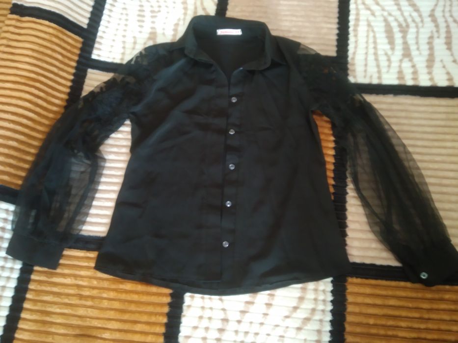 Кофта с гипюровыми рукавами 44 (М) размера