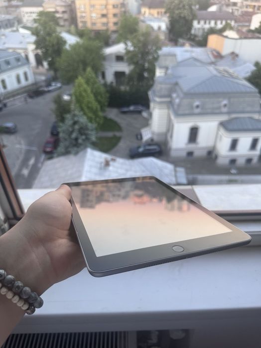 Vând ipad 5. 2017. Wifi
