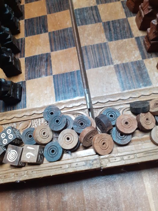 Шах  и табла  дърворезбован