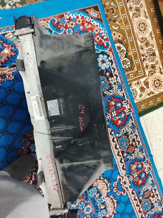 Радиатор с диффузором на Мерседес 124 привазной оригинал