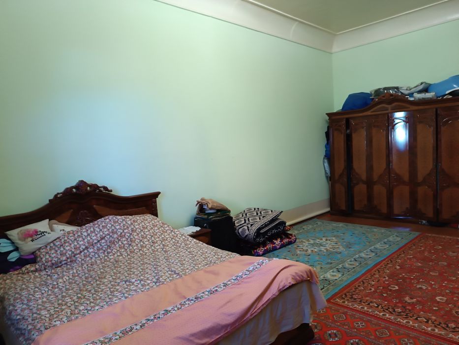 Урганч тумани эски машина бозори ёнида ховли-жой сотилади