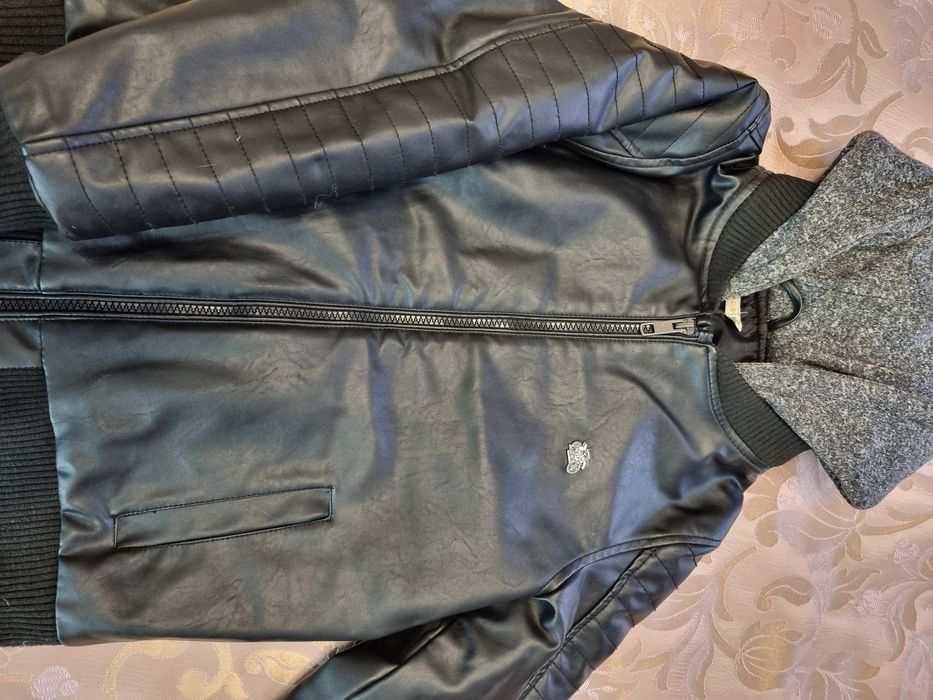 Продам детскую куртку