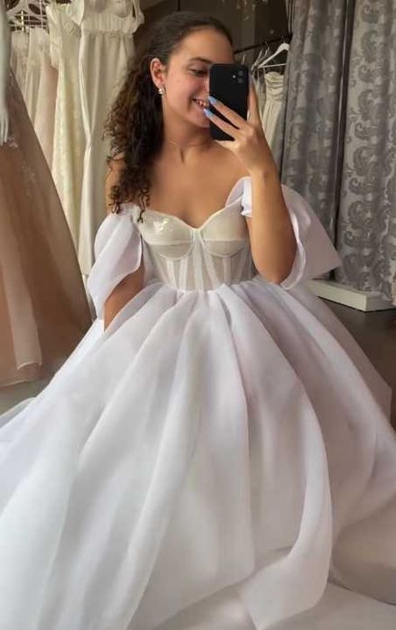 Булчински, абитуриентски и всякакви официални рокли