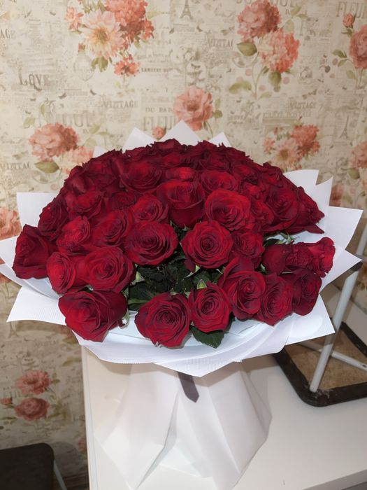 Аркалык Маясова 48 цветы 51 роза