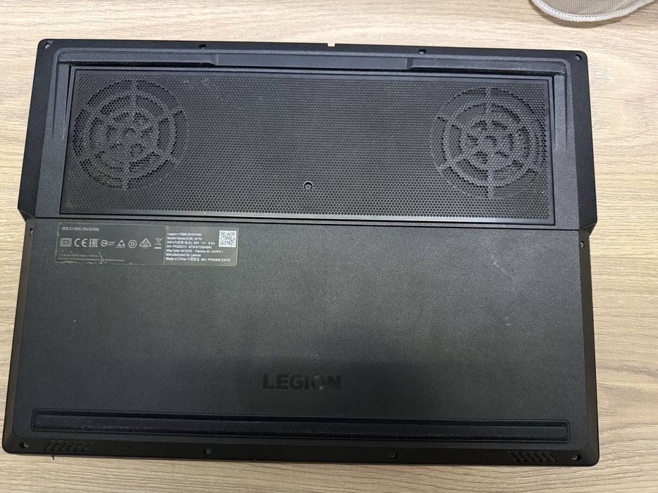 Продам ноутбук Lenovo Y7000