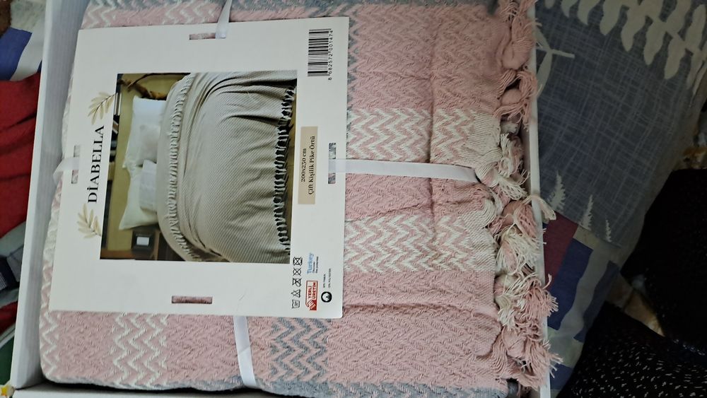 Продам пледы разные