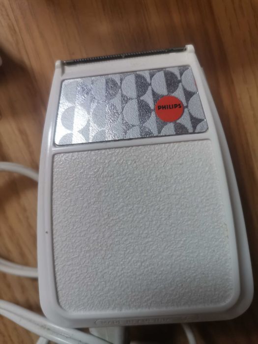 Електрическа самобръсначка Philips