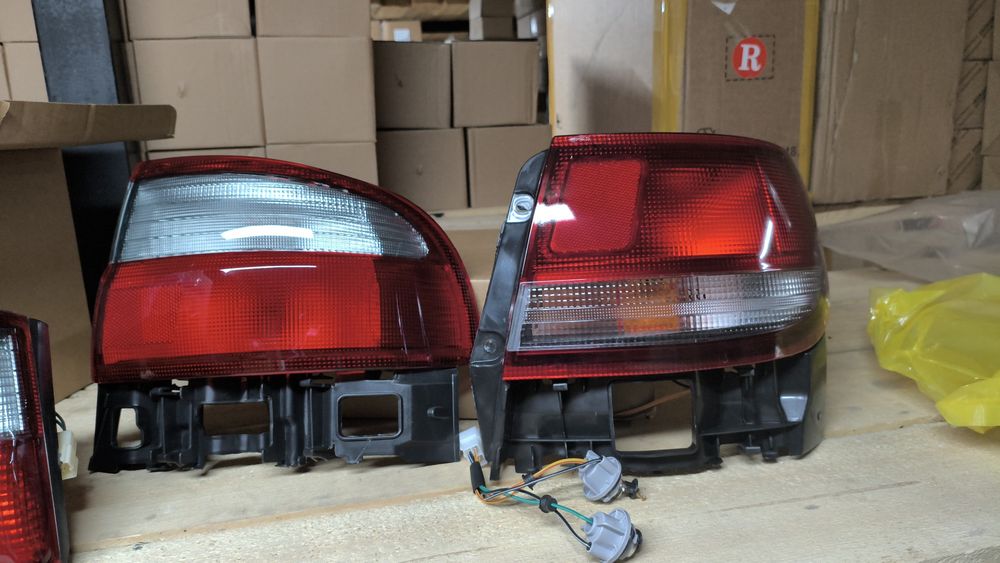 Задние фонари Тойота Карина Е седан/ хэтчбек