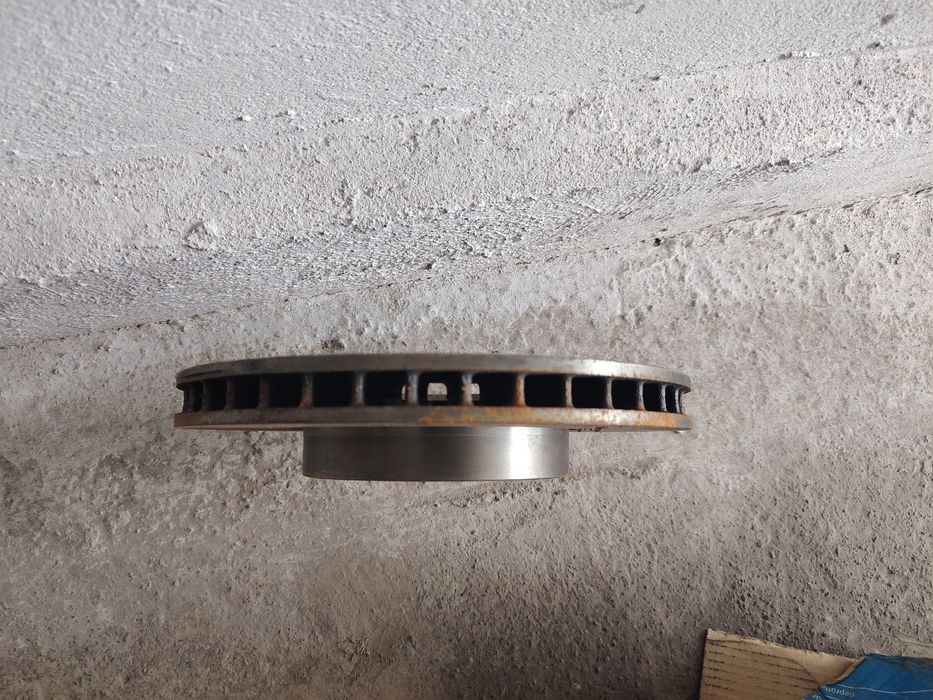 Продам задний тормозной диск