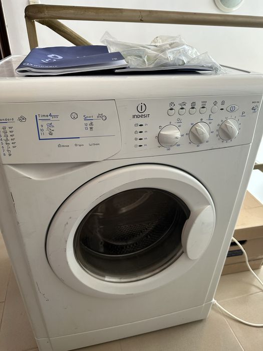 Прадавам пералня със сушилня Indezit WIDL 106