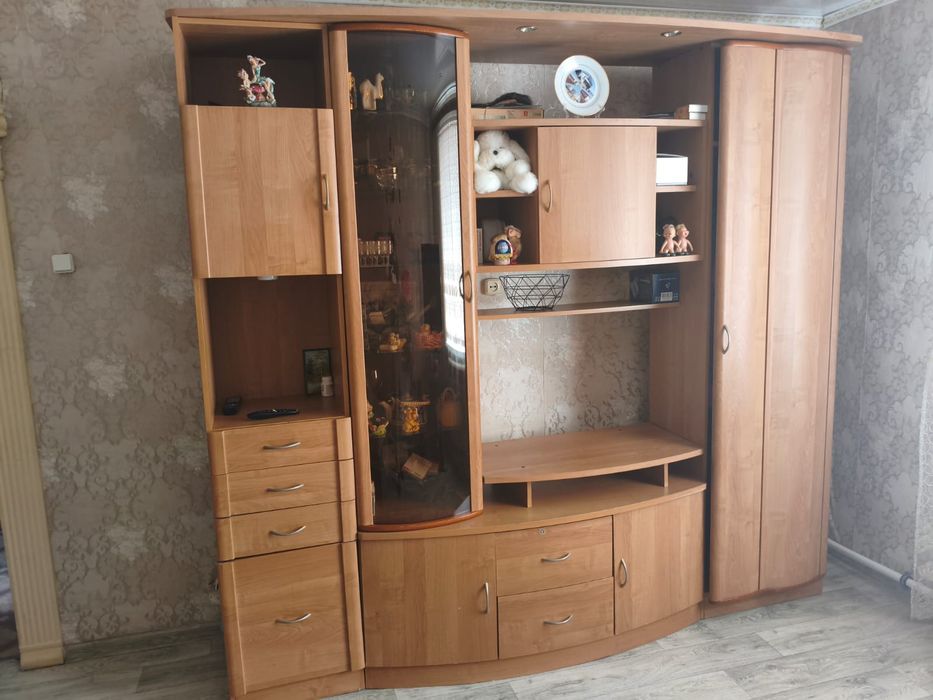 Продам стенку для посуды и одежды.