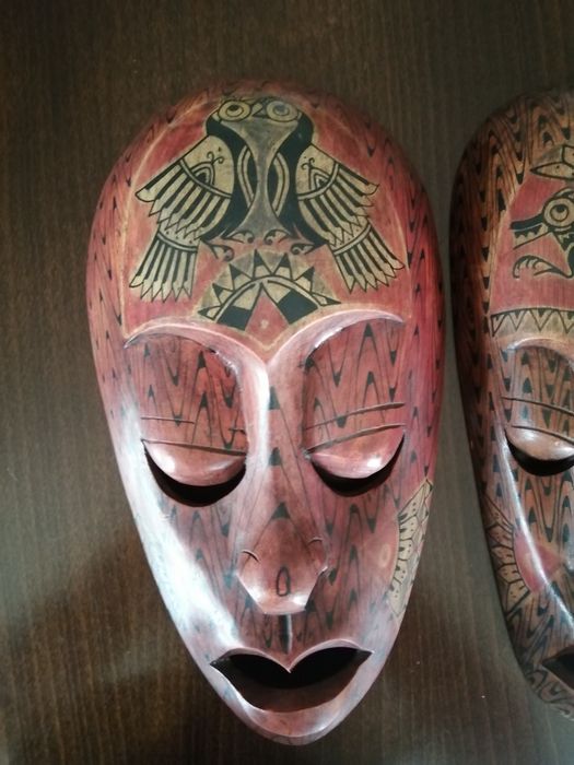 Mască africană, sculptată, pictată