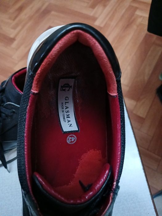 Продам мужские кроссовки