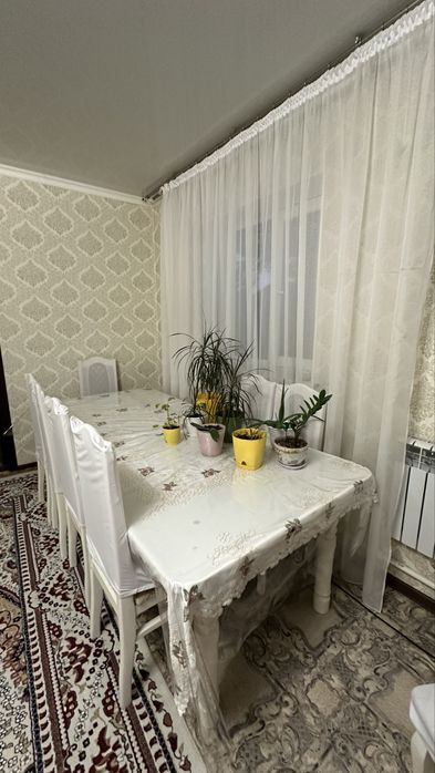 Продам обеденный стол со стульями