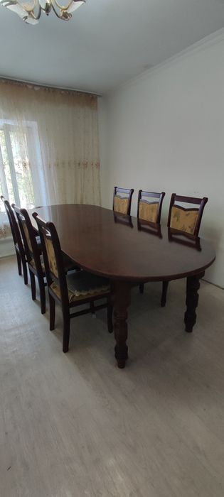 Продам стол для гостиной