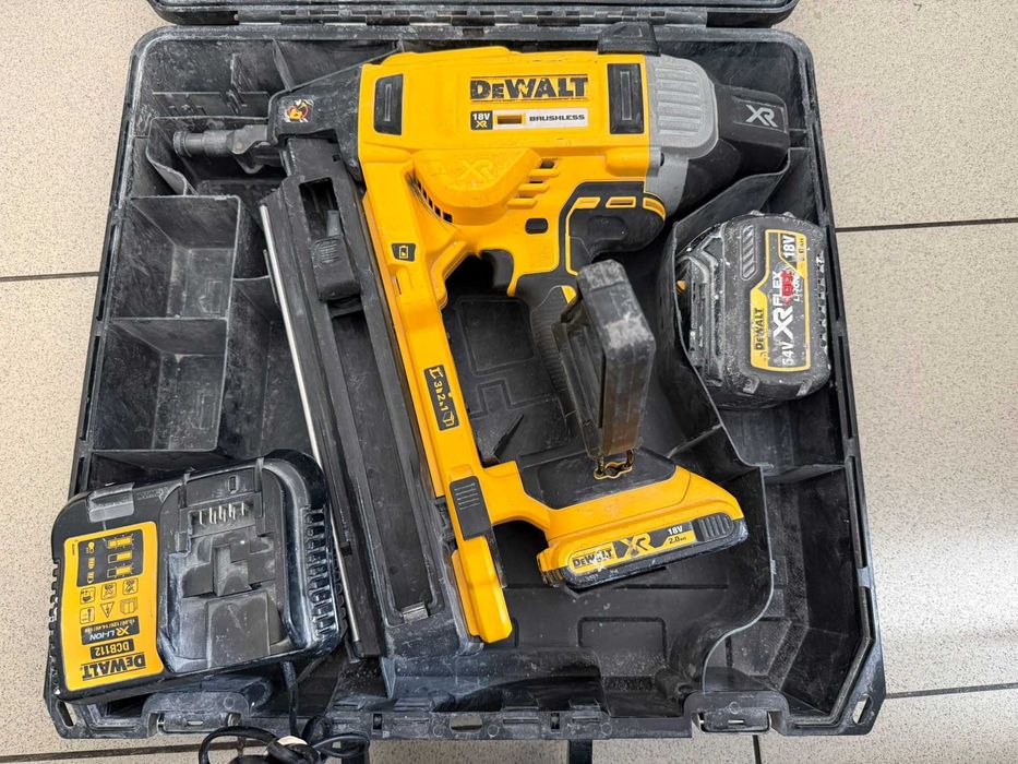 Акумулатор такер Dewalt DCN 890