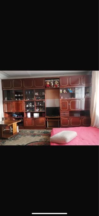 Отдам бесплатно стенку большую , телевизор