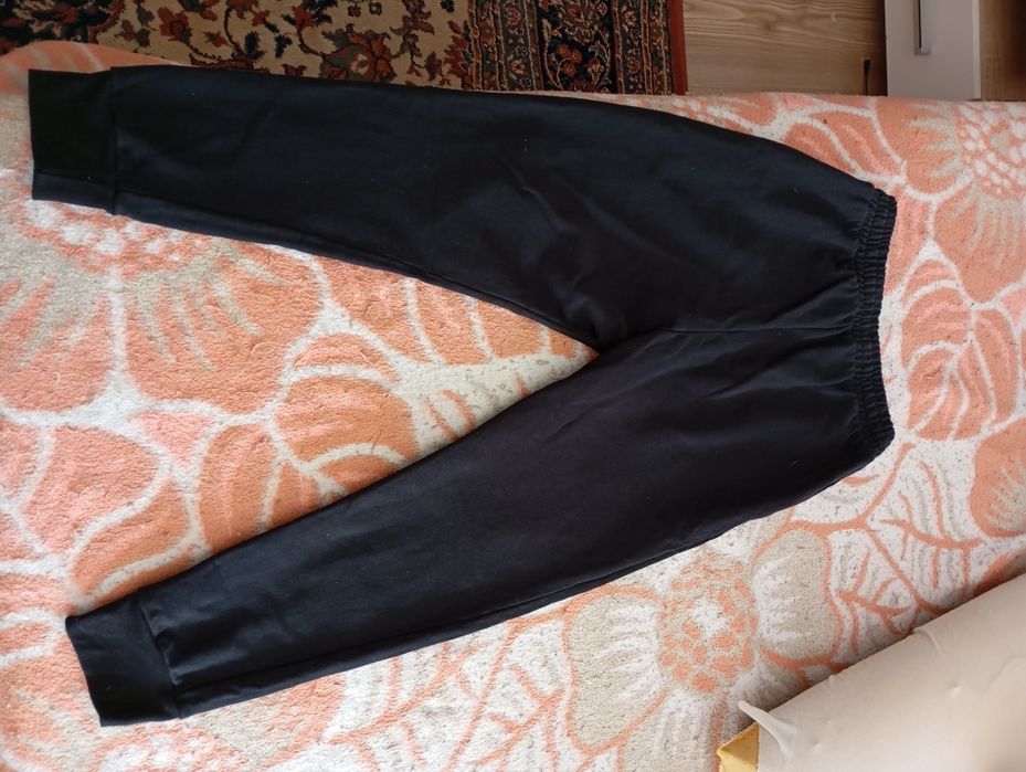 Vând pantaloni Young rich white