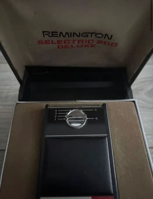 Aparat de ras Remington delux 200