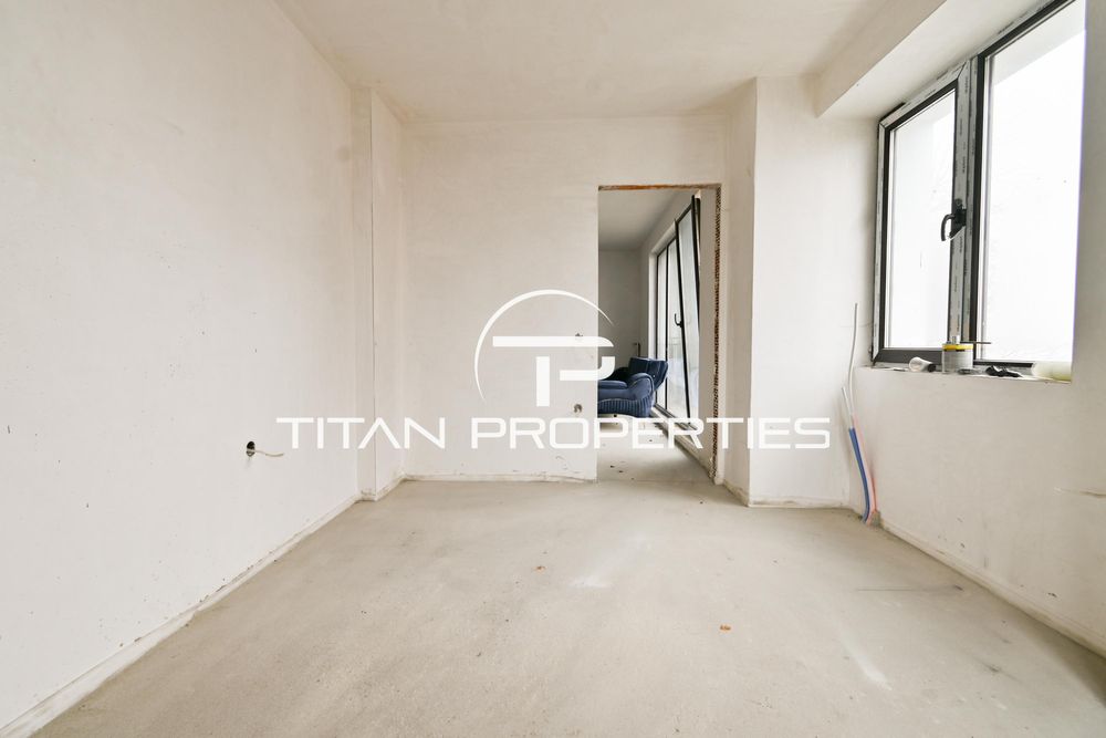 Тристаен за продажба в м-т Гърдова глава