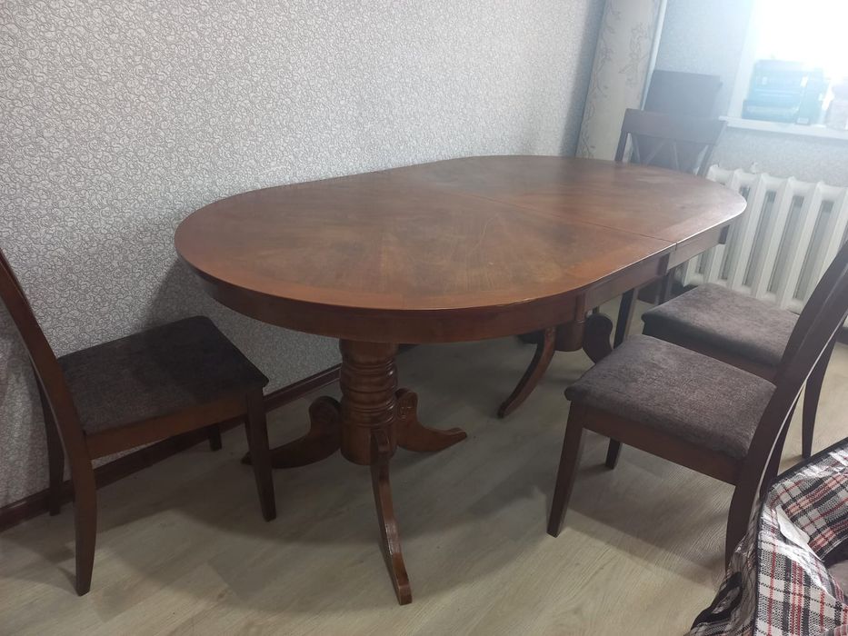 Продаётся стол для гостиной