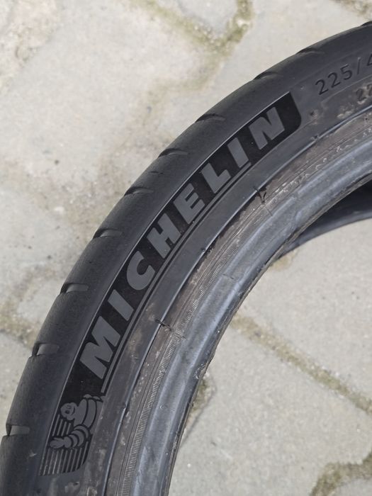 225 40 18 Michelin