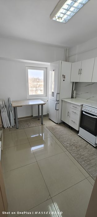 Închiriez apartament cu 4 camere ,Nicolina .