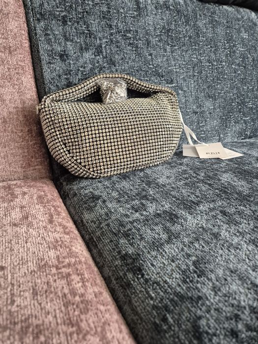 Чанта с блестящи камъчета