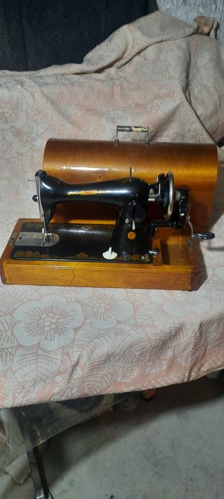 Продаётся ручная швейная машина Подольск.