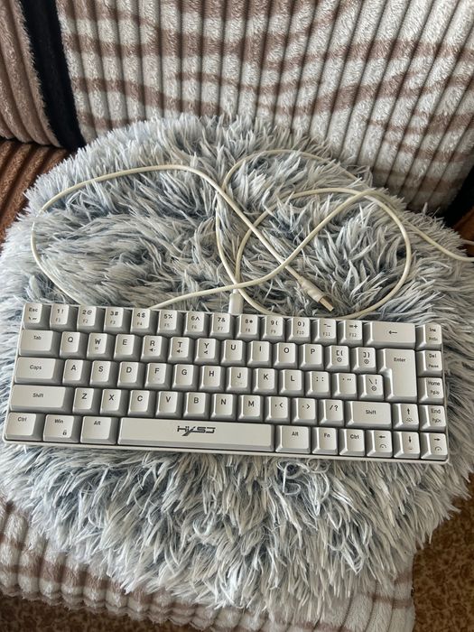 Геймърски комплект: Бяла компактна клавиатура HXSJ 60% + Мишка Fury Hustler RGB (Може и поотделно)