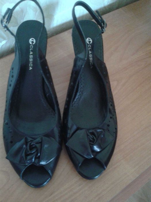 Продам женские босоножки