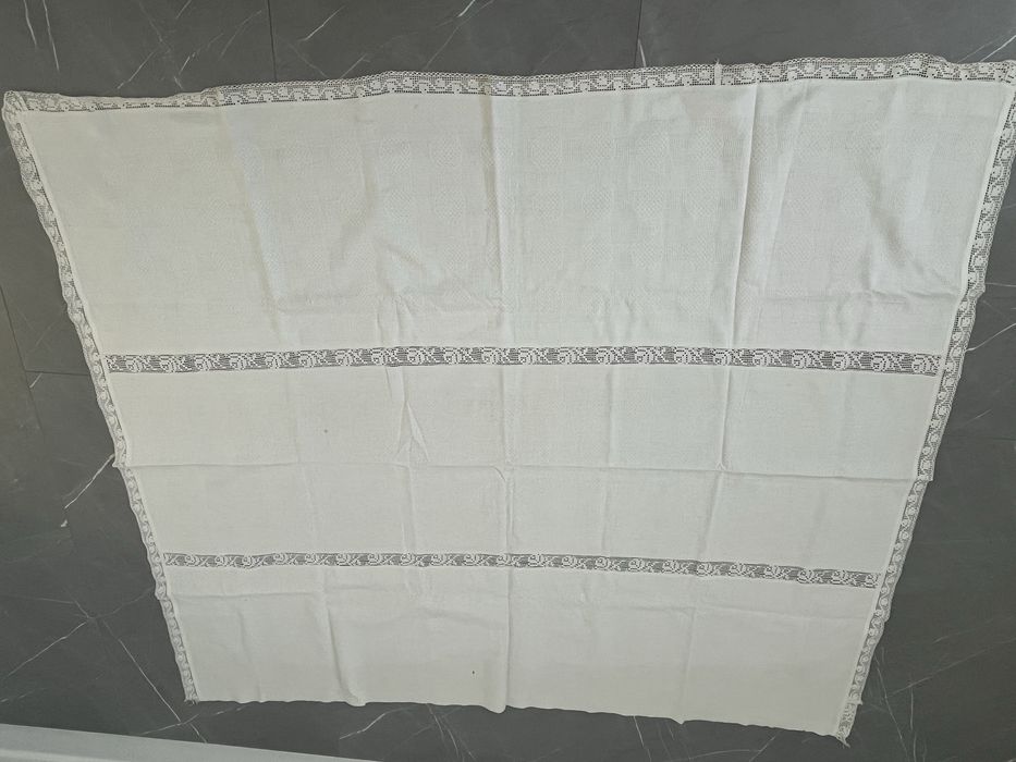 Cearsafuri si fata de masa rustice