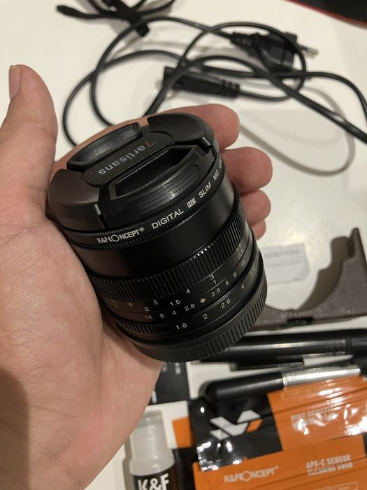 Продам Canon EOS M100